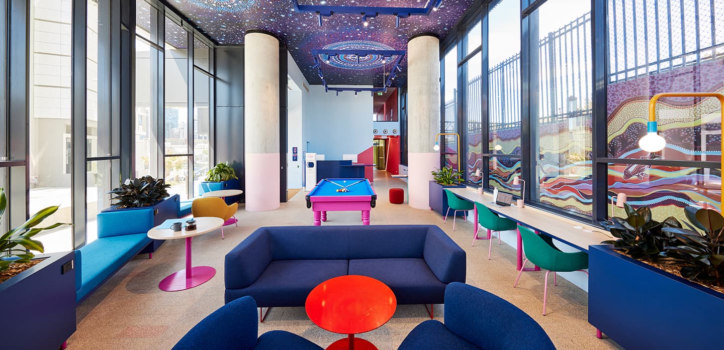 Social Lounge hover